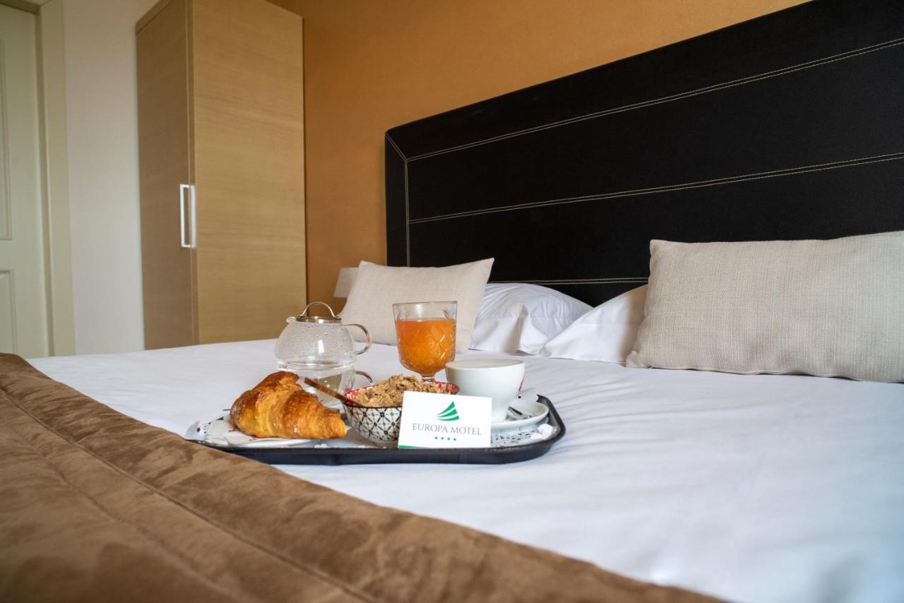 Hotel Europa Pallazzolo sullʼOglio Buitenkant foto