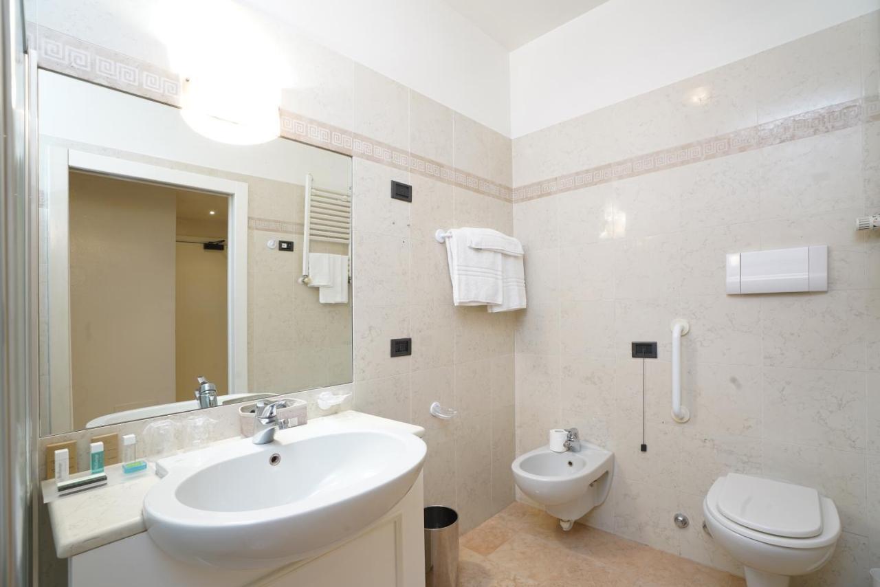 Hotel Europa Pallazzolo sullʼOglio Buitenkant foto